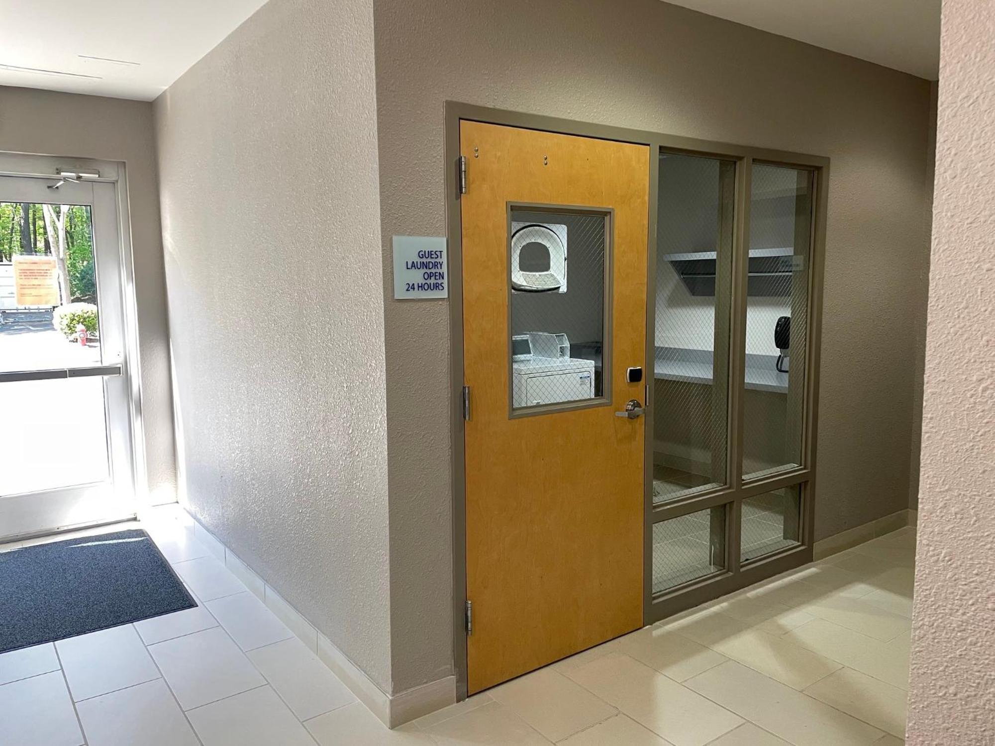 Holiday Inn Express Hotel Raleigh Southwest By Ihg Eksteriør billede