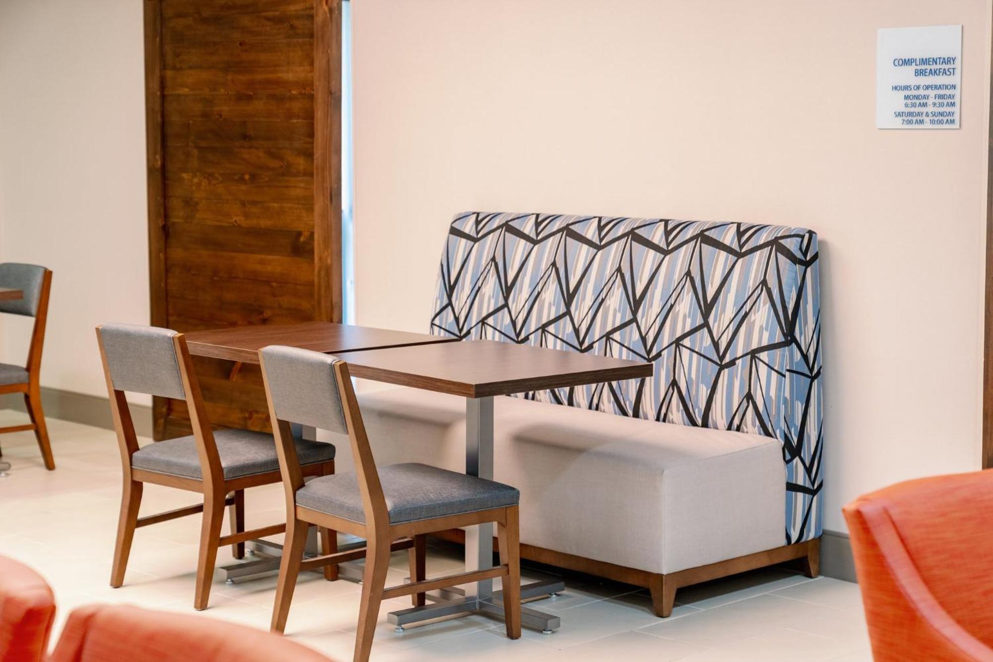 Holiday Inn Express Hotel Raleigh Southwest By Ihg Eksteriør billede