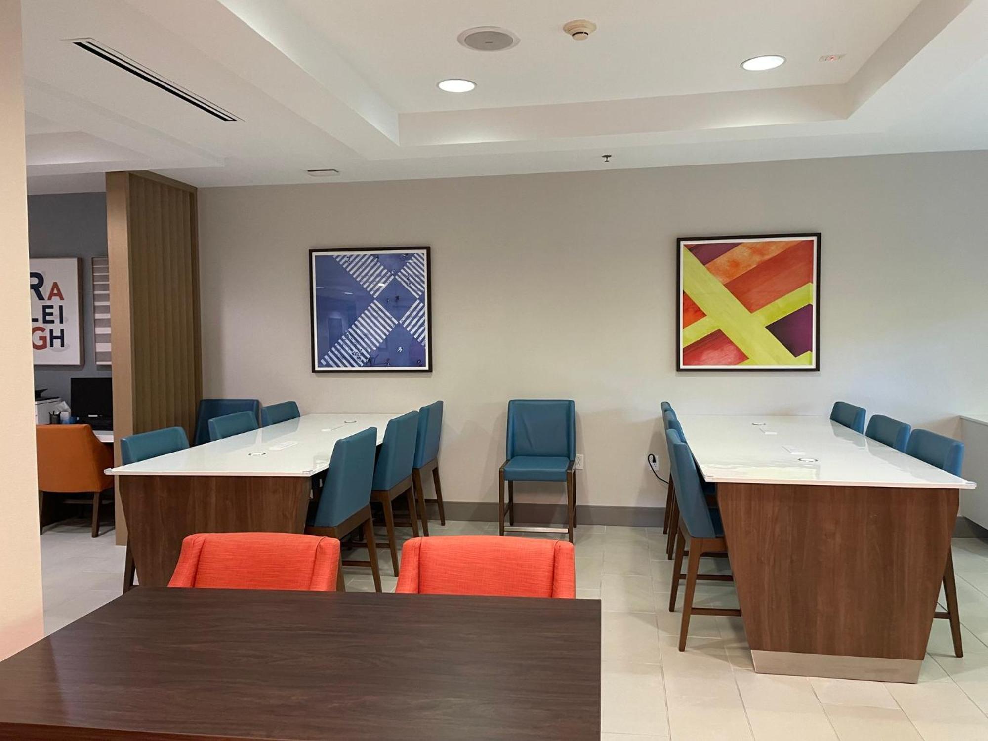 Holiday Inn Express Hotel Raleigh Southwest By Ihg Eksteriør billede