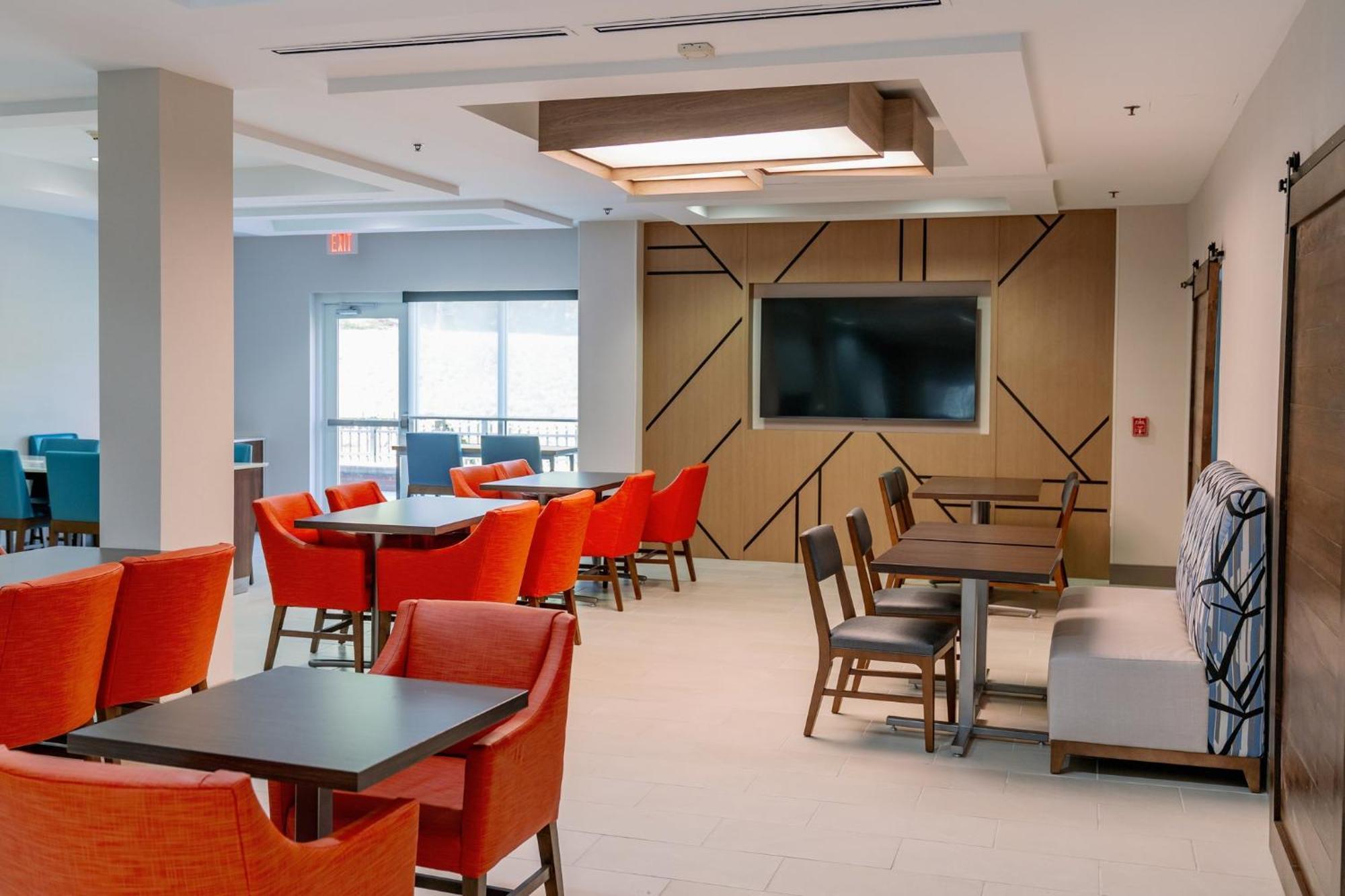Holiday Inn Express Hotel Raleigh Southwest By Ihg Eksteriør billede