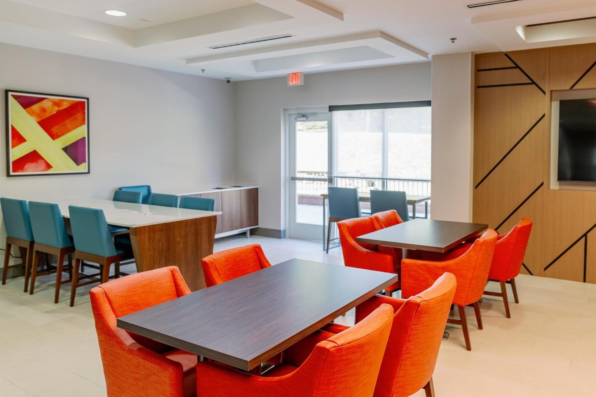 Holiday Inn Express Hotel Raleigh Southwest By Ihg Eksteriør billede