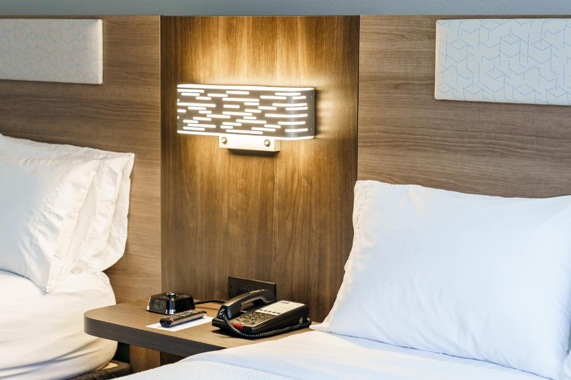 Holiday Inn Express Hotel Raleigh Southwest By Ihg Eksteriør billede