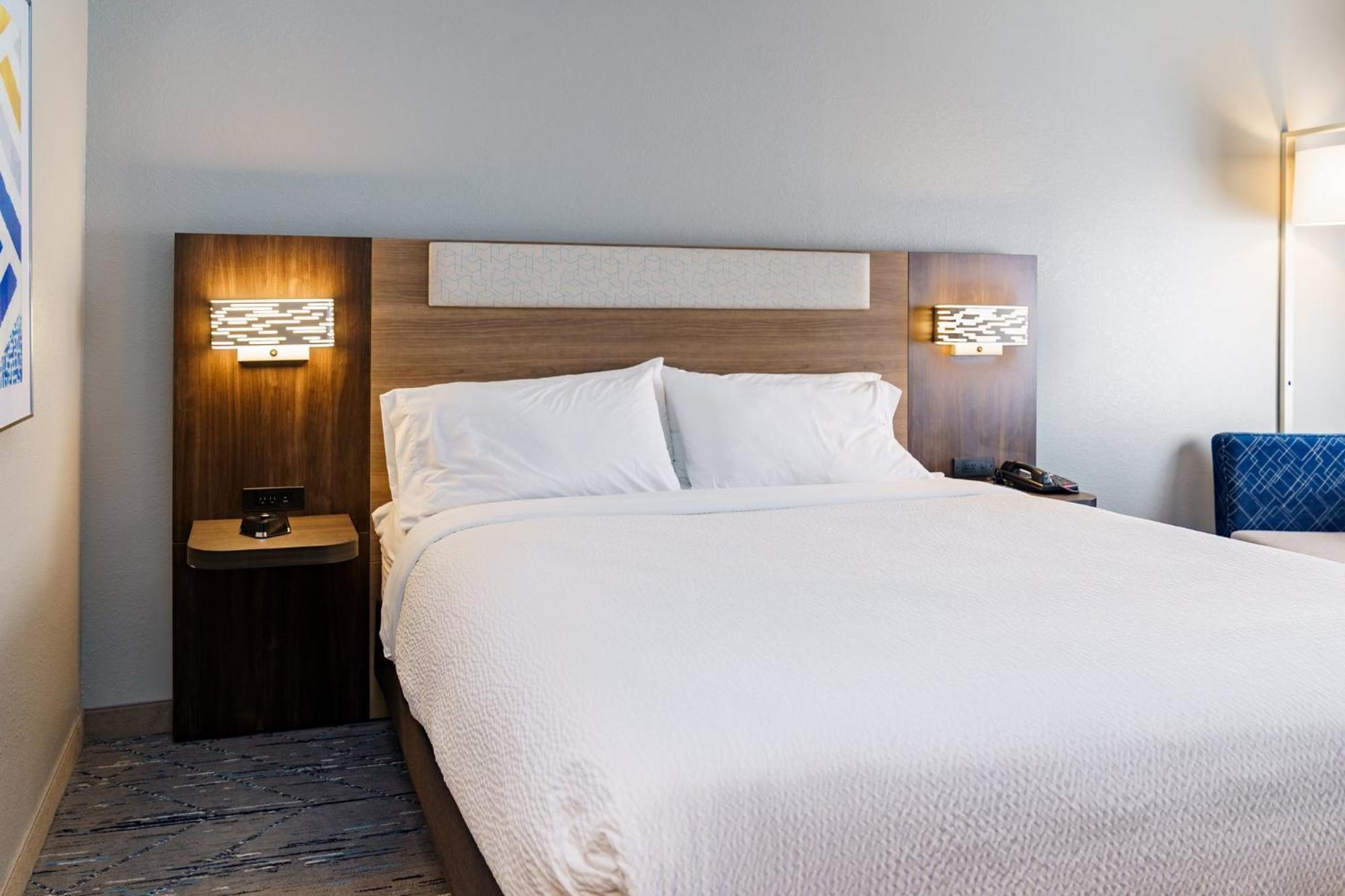 Holiday Inn Express Hotel Raleigh Southwest By Ihg Eksteriør billede